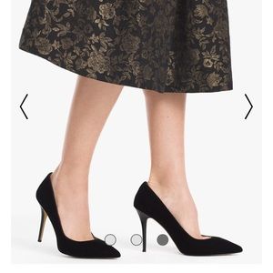 💕NEW💕 White House Black Market Velvet Pumps
